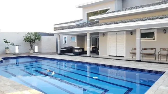 Casa Térrea com Piscina em Condomínio! Jacareí-SP - Permuta!!!