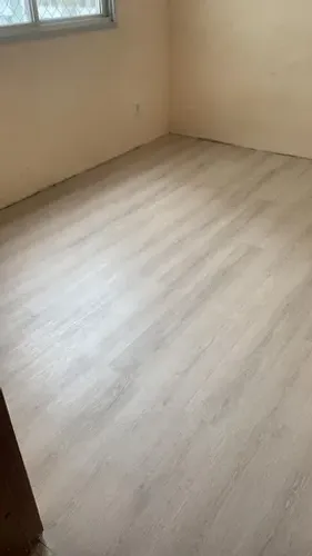 Instalador de piso vinílico