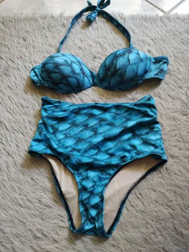 Biquini Lycra cós alto.