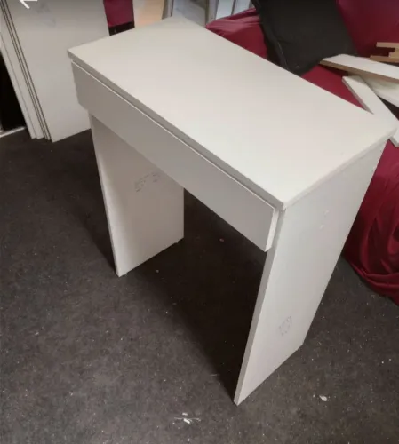 Mesa de manicure/ escrivaninha( Frete e montagem grátis)