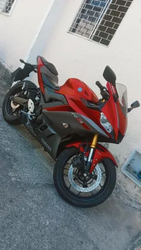 Vende-se moto Yamaha YZF R3 muito nova!