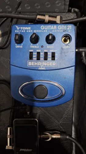 Pedal Simulador de Amp Behringer GDi 21
