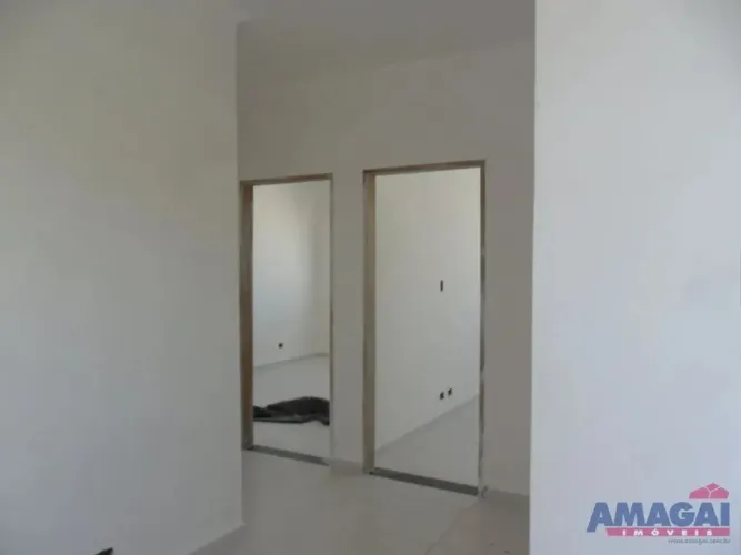 Sala Comercial em Jacareí, no bairro Residencial Parque dos Sinos, para locação.