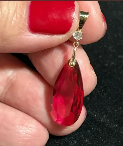 Pingente ouro 18k com rubi sintético