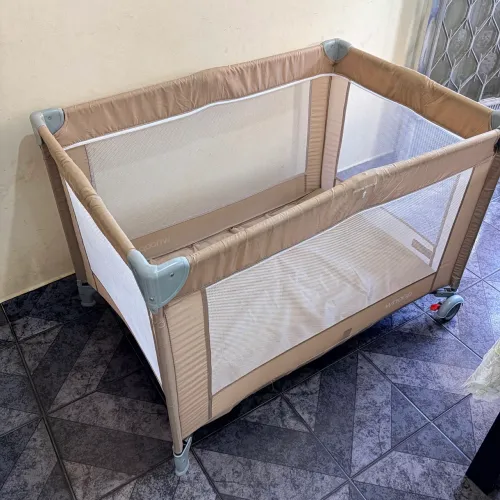 Berço com cercadinho 