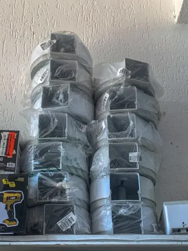 Porta Papel Higiênico Rolão (13 unidades) + Dispenser Sabonete Liquido Com Reservatório