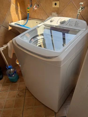Máquina de Lavar Electrolux 17Kg Branca Premium Care com Cesto Inox e Sem Agitador