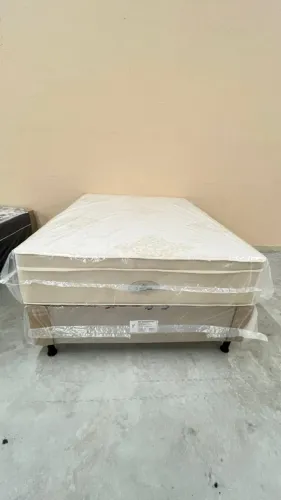 "Bem-estar e Estilo para seu Quarto: Conjunto Box Imperial Bege - Casal 138x188x72cm"