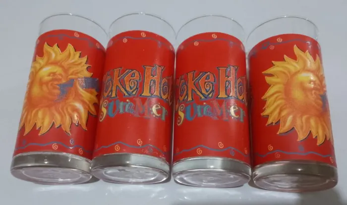 Conjunto com 4 copos de vidro com o tema Coke Hot Summer, da Coca cola, nunca usados!