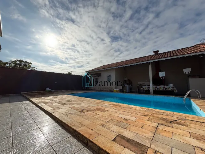Casa com Piscina + Edicula com 4 Dormitórios no Cibratel em Itanhaém
