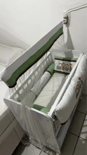 Mini Berço sem marcas de uso(kit berço não incluso)