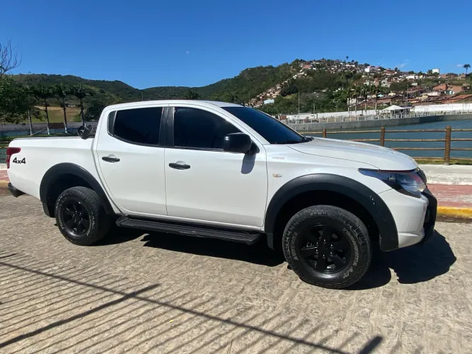 Mitsubishi L200 Tri. Outdo. GLS 2.4 CD 4X4 Die. AUT 2022