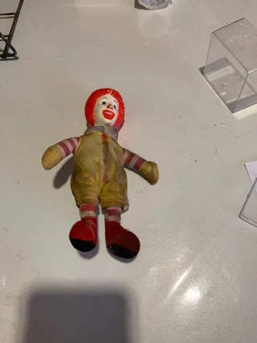Boneco Ronald Mcdonald produzido em vinil e tecido, altura 18 cm, no estado