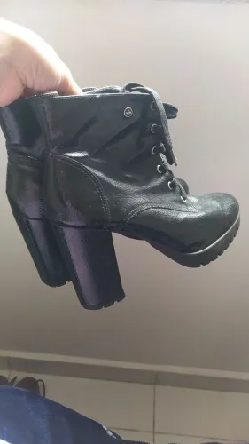 Bota preta salto alto
