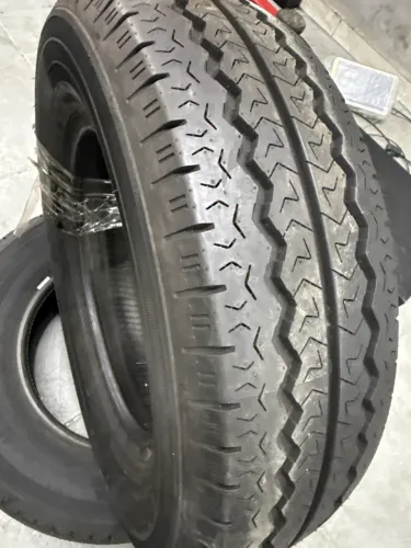 Par de Pneu Itaro Aro 15 It108 205/70r15c 106/104r