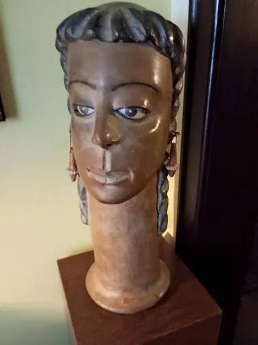 Escultura cabeça de mulher