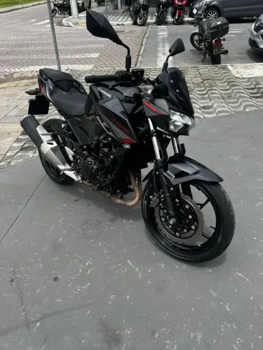 Kawasaki Z400 - 2024 com 11.000KM