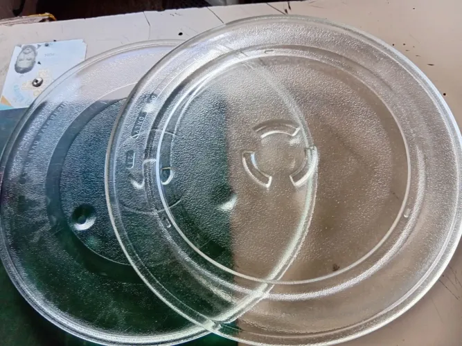 Pratos de vidro para micro-ondas grande.