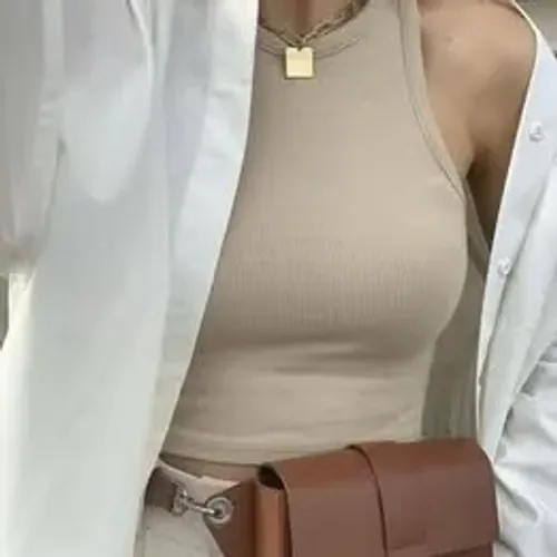 Versátil para qualquer estação! Regata canelada estilo Zara - conforto e estilo