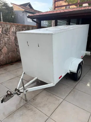 REBOQUE CARROCERIA FECHADA
