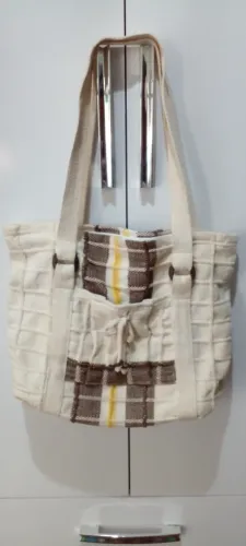 Bolsa artesanal e chapéu 