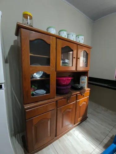 Armário de madeira novo