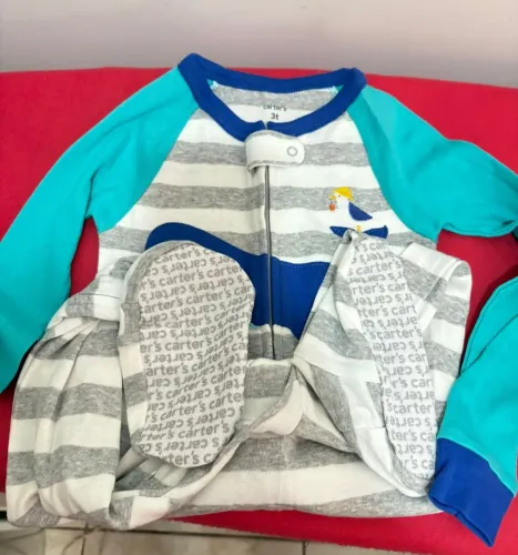 Macacão de dormir Carters (2 a 3 anos).<br>3 anos - Novo<br>R$ 70,00