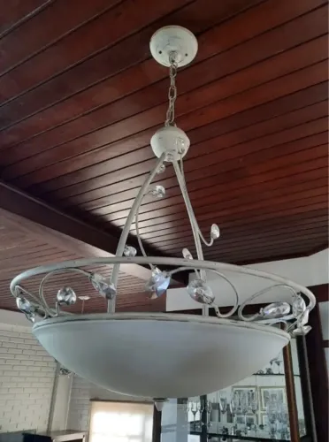 Lustre Elegante com Detalhes em Cristal