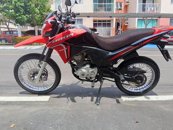 Vendo Bros 24/24 único dono quitada,chave reserva,manual ,nota fiscal.