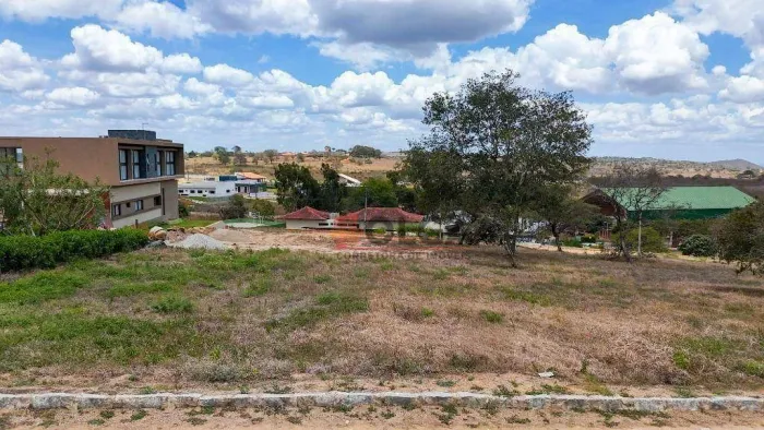 Lote em condomínio de alto padrão em Gravatá área de lazer com lago e quadra de tênis