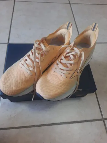 Mizuno Wave