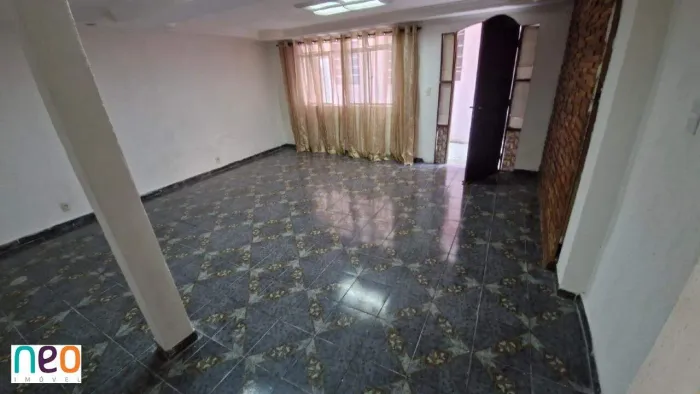 Casa com quintal compartilhado
