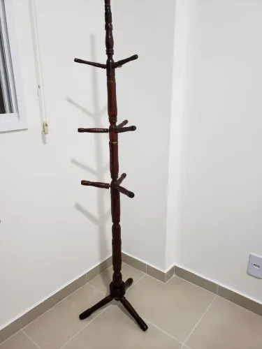 Cabideiro de madeira