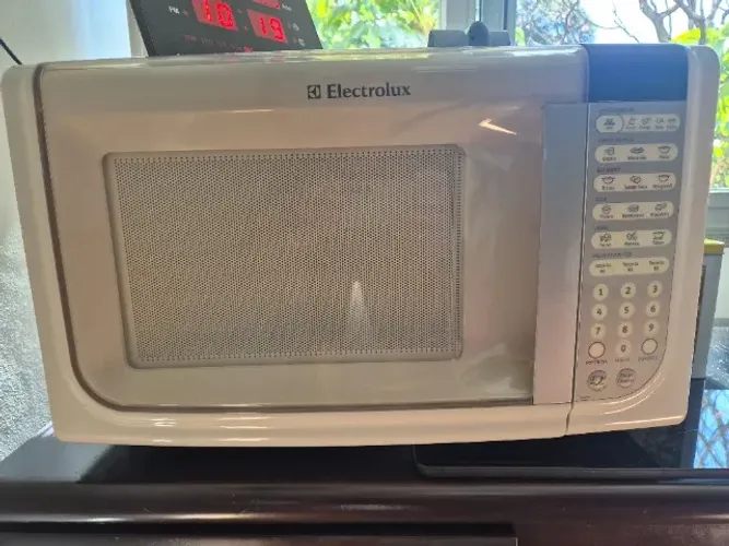 Micro Ondas Eletrolux 31 litros 