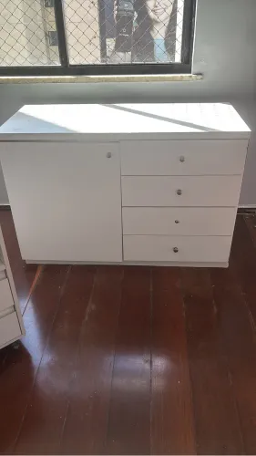Móvel em mdf com gavetas 