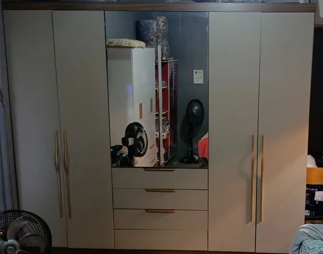 Guarda roupa 6 portas e 4 gavetas 