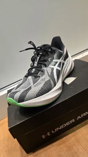Vendo Tênis Asics Dynablast 5
