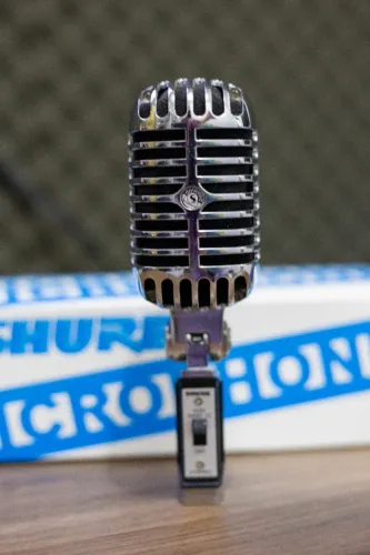 Microfone Clássico Shure 55sh Series Il Dinâmico Cardioide Cromado