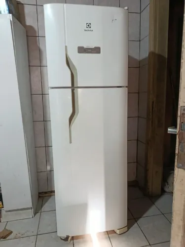 Geladeira Frost Free Electrolux 371lt 110v