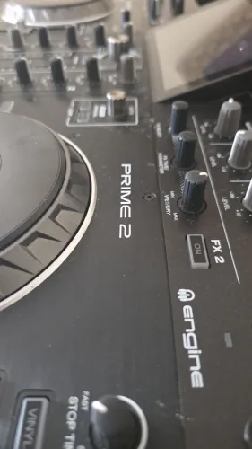 Controladora denon prime 2 raridade e zerada  a case 