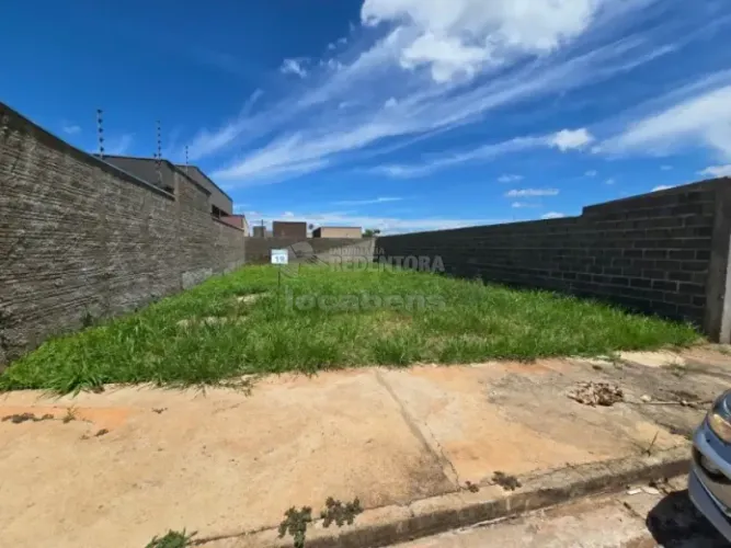 Terreno à Venda com 200m² no bairro Residencial Santa Regina