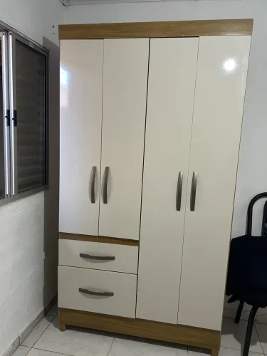 Vendo guarda-roupa de solteiro