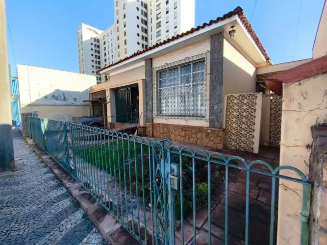 Venda de Casas / Padrão na cidade de Araraquara