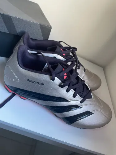 Chuteira Adidas