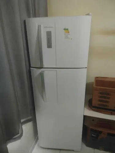 Geladeira Electrolux FROST FREE 110 VOLTS (ÚNICO DEFEITO MOTOR)