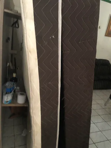 Cama semi nova