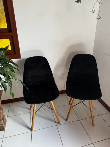 Duas Cadeiras Charles Eames Estofadas
