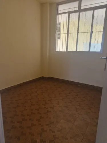 Casa em colégio, 03 quartos 