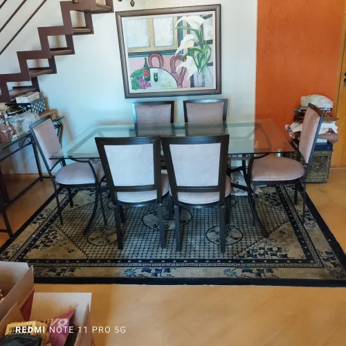 Mesa de ferro trabalhado com 6 cadeiras estofadas de ferro trabalhado 
