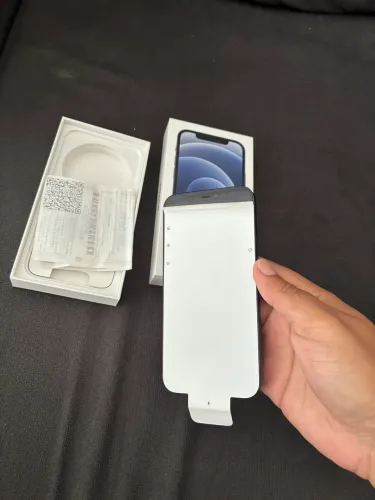 Vendo iPhone 12 sem marcas de uso quase novo.